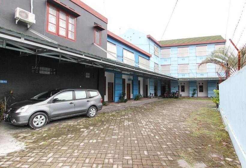 Пансион Reddoorz Syariah At Kebun Raya Yogyakarta