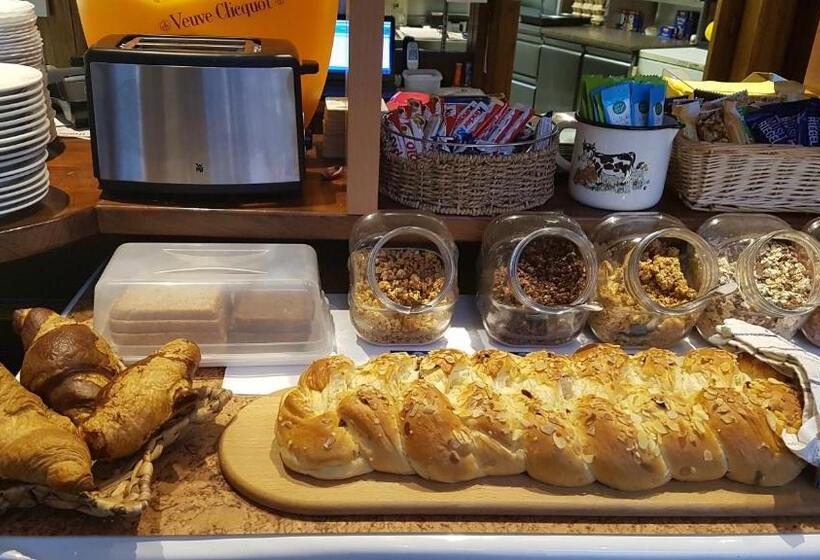 Schillers Hotel & Café   Garni