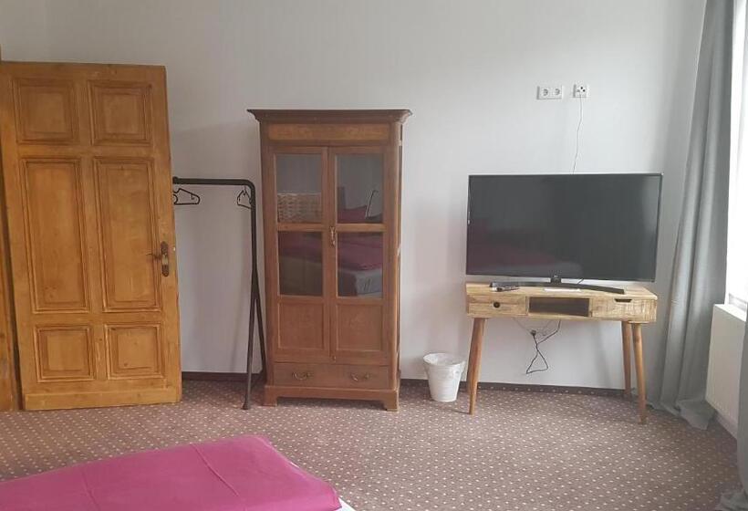 Schillers Hotel & Café   Garni