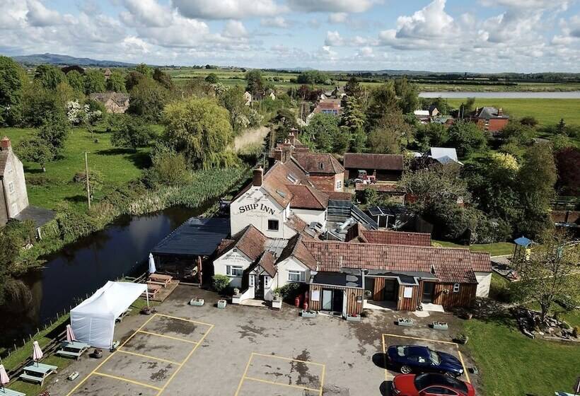 호스텔 The Ship Inn