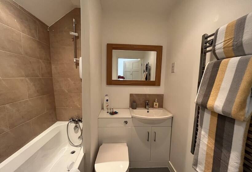 호스텔 The Ship Inn