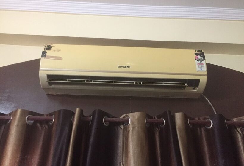 בית מלון כפרי Kings Inn