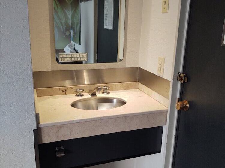 Loove Hotel   Adults Only