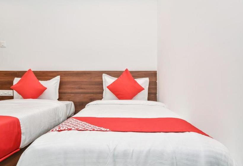 ホテル Oyo 30317 The Address