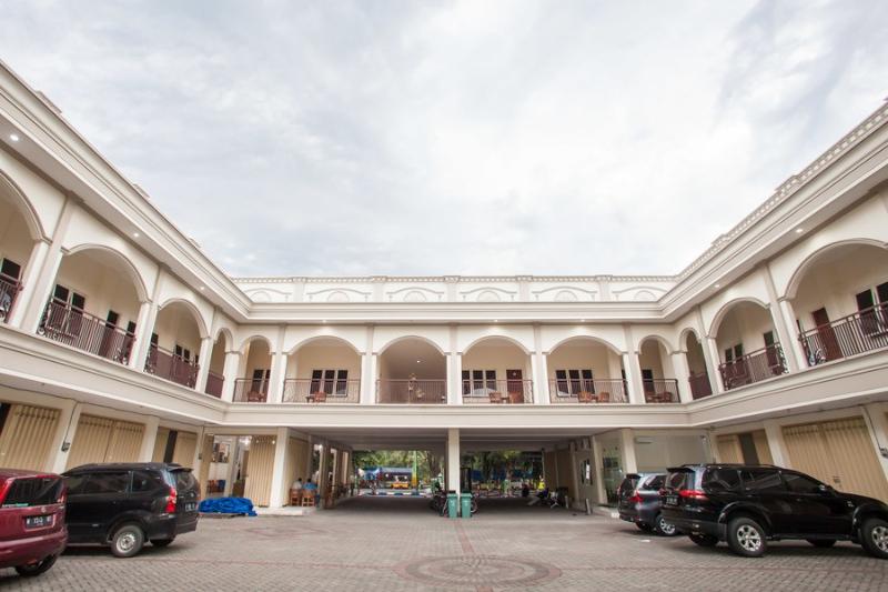 Отель Reddoorz Near Alun Alun Bangil