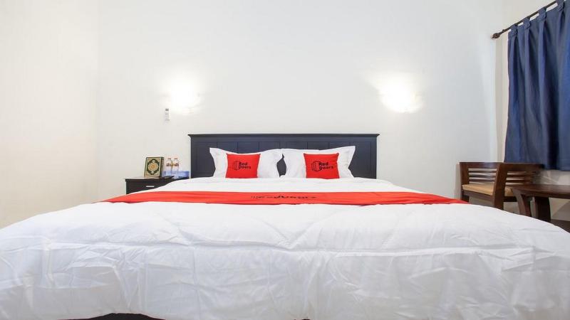 Отель Reddoorz Near Alun Alun Bangil