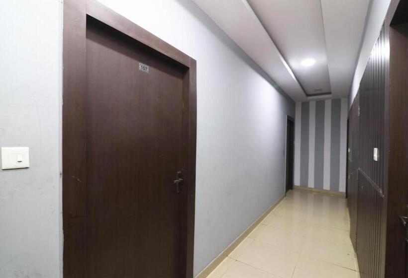 Oyo 29127 Hotel Crown Tower