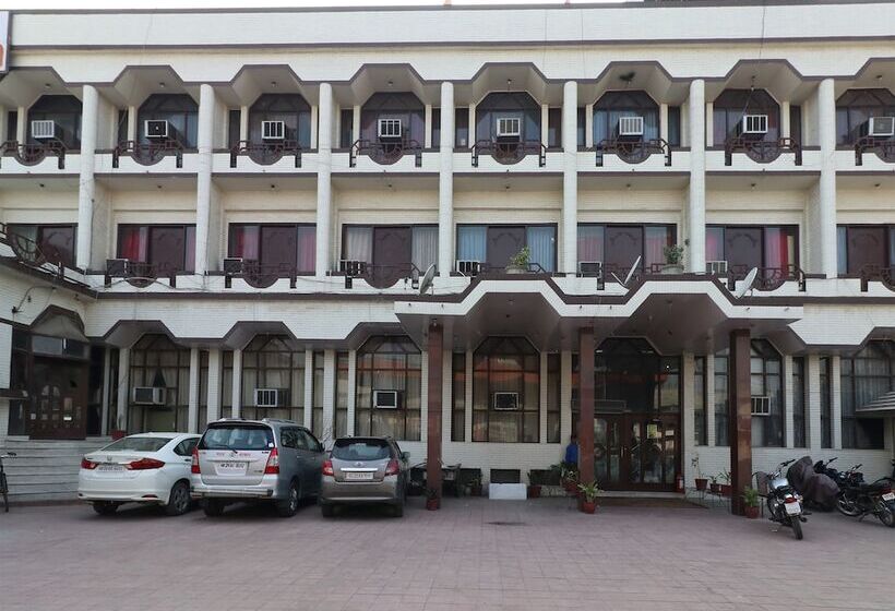 Oyo 29566 Hotel Mid Town