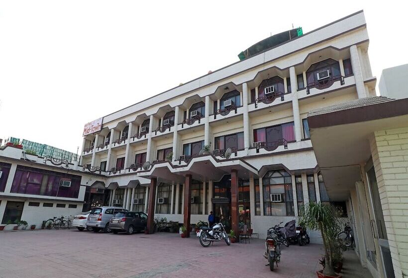 Oyo 29566 Hotel Mid Town