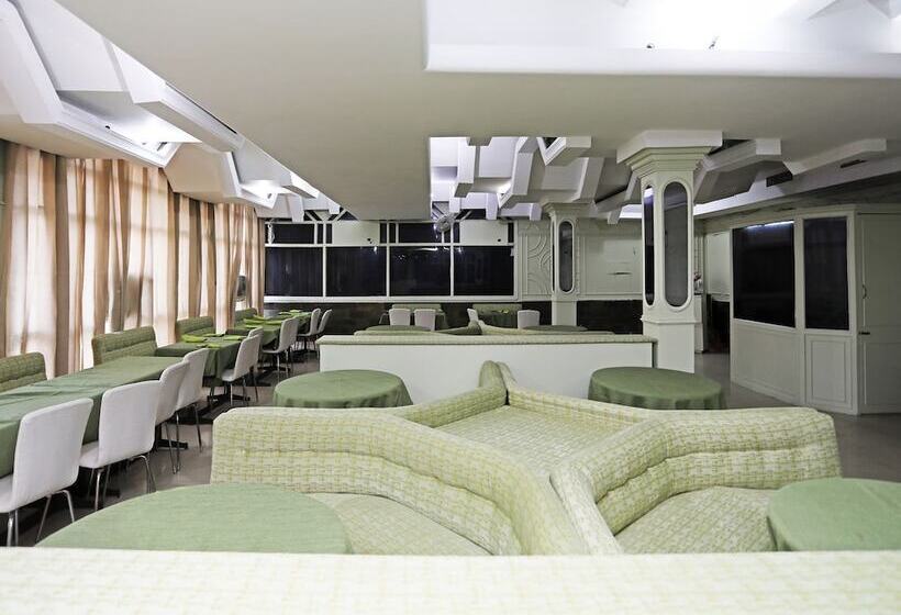 Oyo 29566 Hotel Mid Town