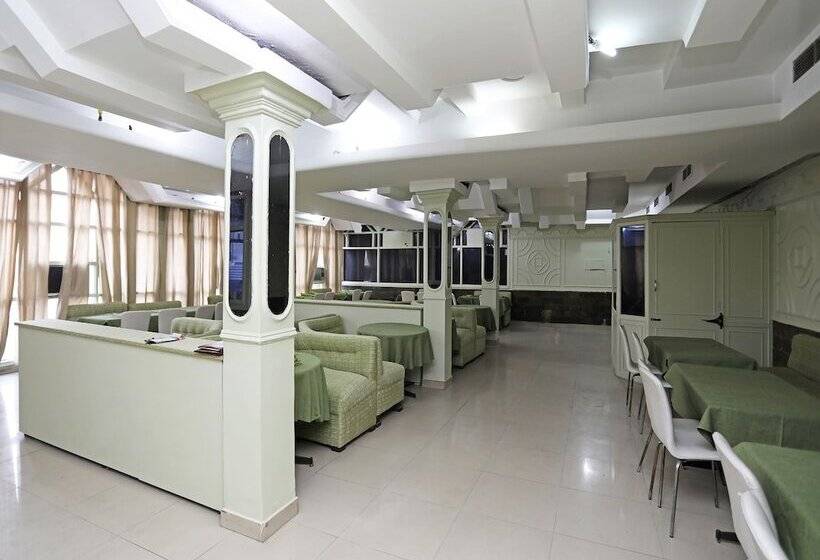 Oyo 29566 Hotel Mid Town