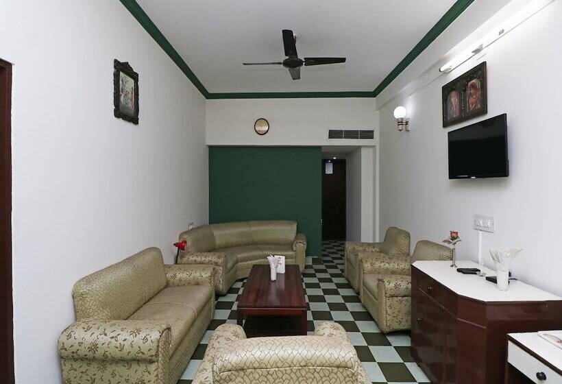 Oyo 29566 Hotel Mid Town