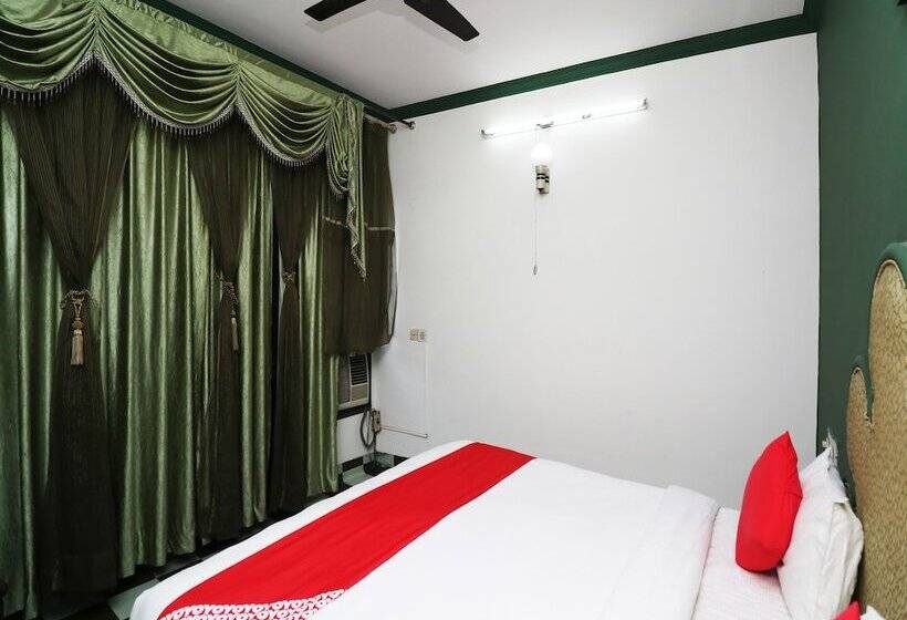 Oyo 29566 Hotel Mid Town