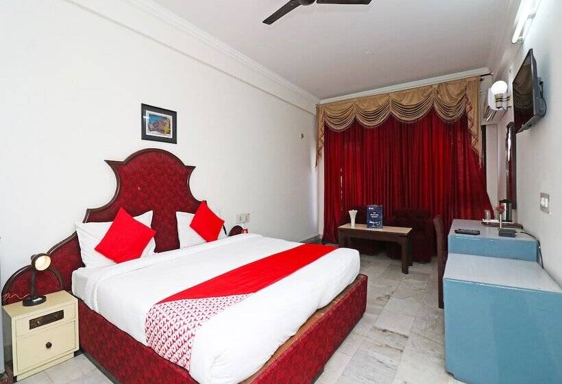 Oyo 29566 Hotel Mid Town