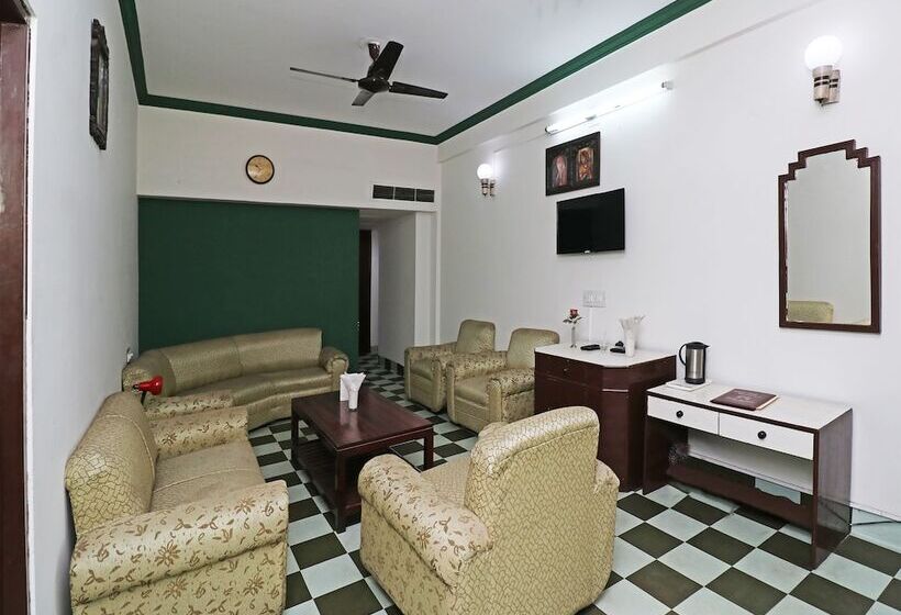 Oyo 29566 Hotel Mid Town