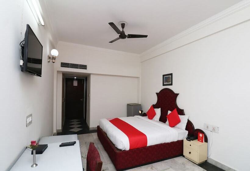 Oyo 29566 Hotel Mid Town