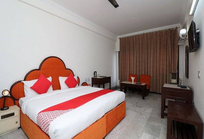 Oyo 29566 Hotel Mid Town