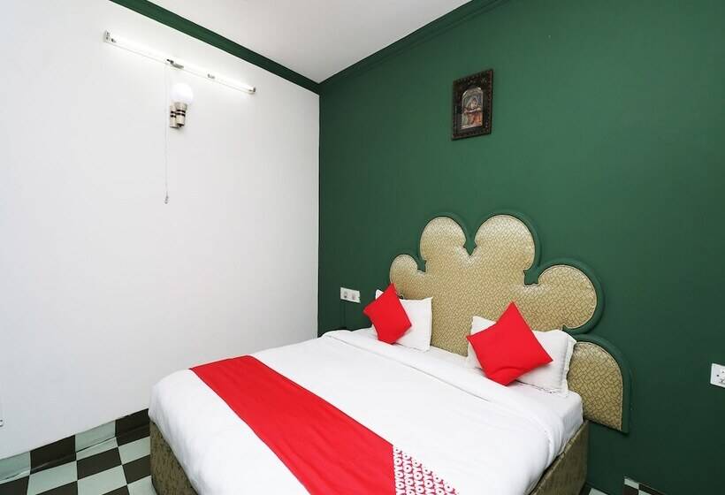 Oyo 29566 Hotel Mid Town