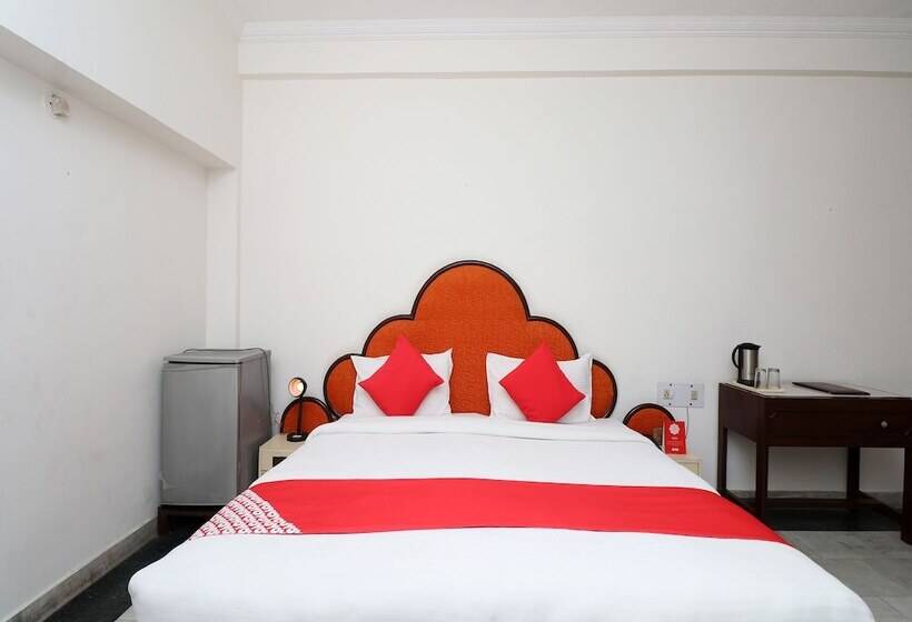 Oyo 29566 Hotel Mid Town