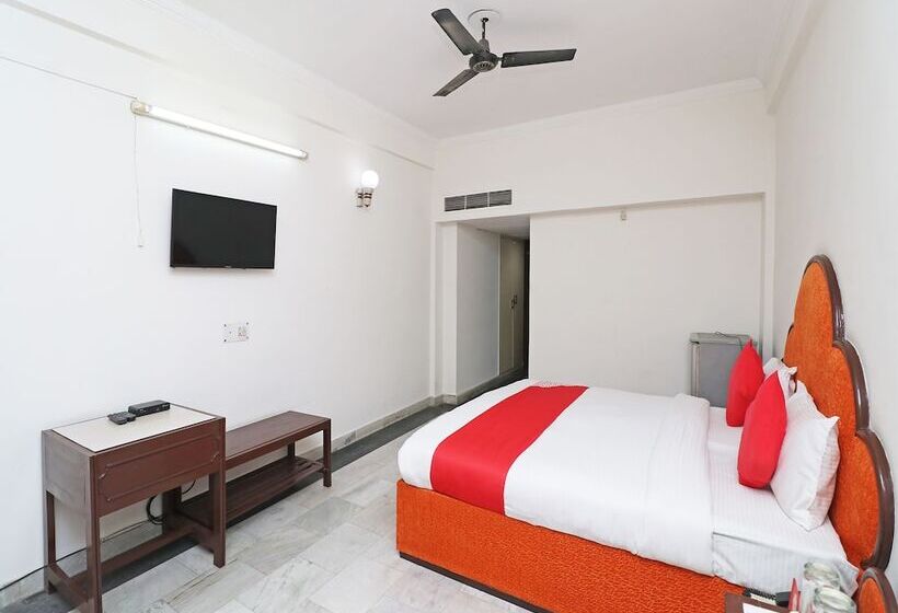 Oyo 29566 Hotel Mid Town