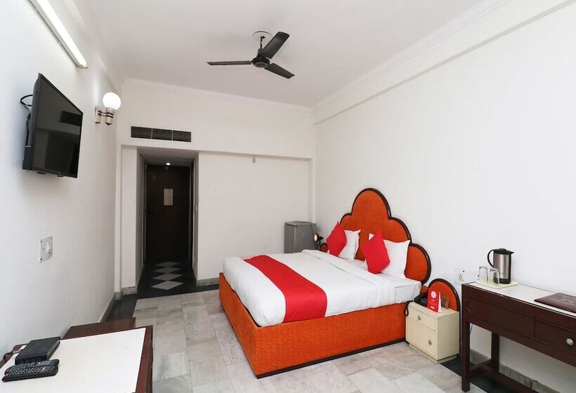 Oyo 29566 Hotel Mid Town