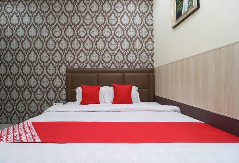 호텔 Capital O 30277  V2v