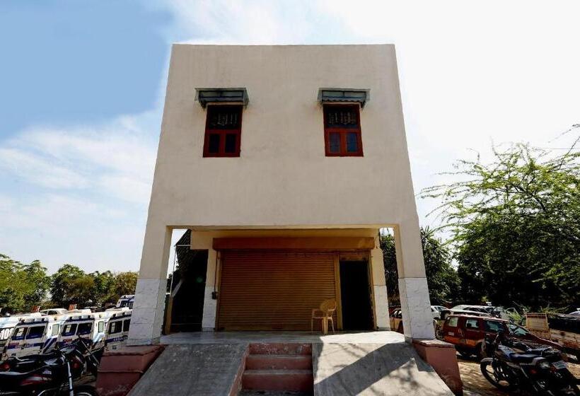 Oyo 30451 Hotel Yaduvanshi