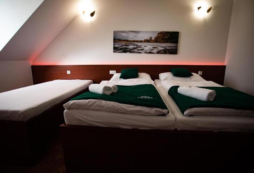 פנסיון Penzión Poľovník