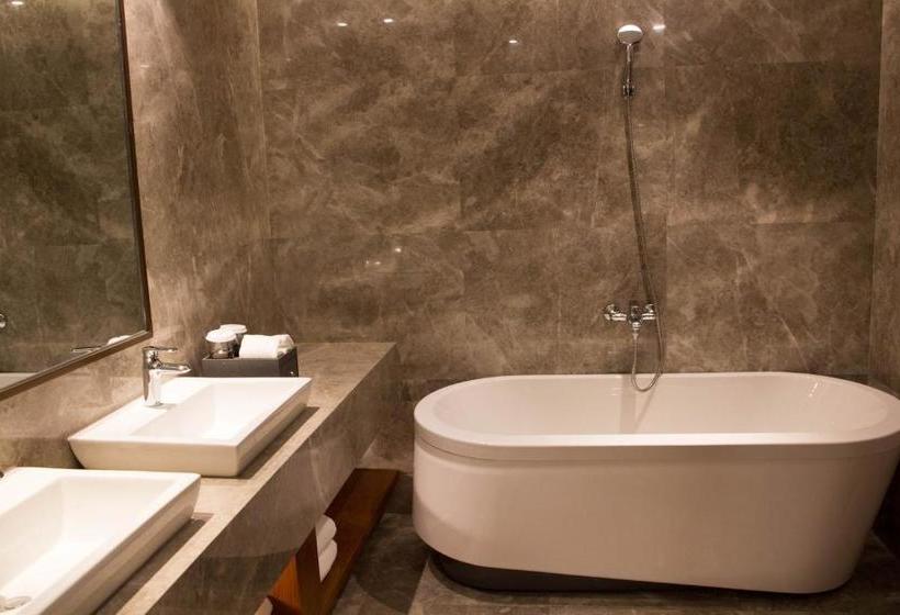 Hotel Ramada Encore By Wyndham Wuhan Caidian