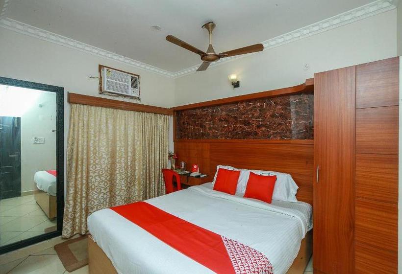 هتل Oyo 8153 K Empire