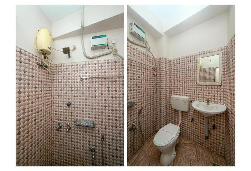 هتل Oyo 8153 K Empire