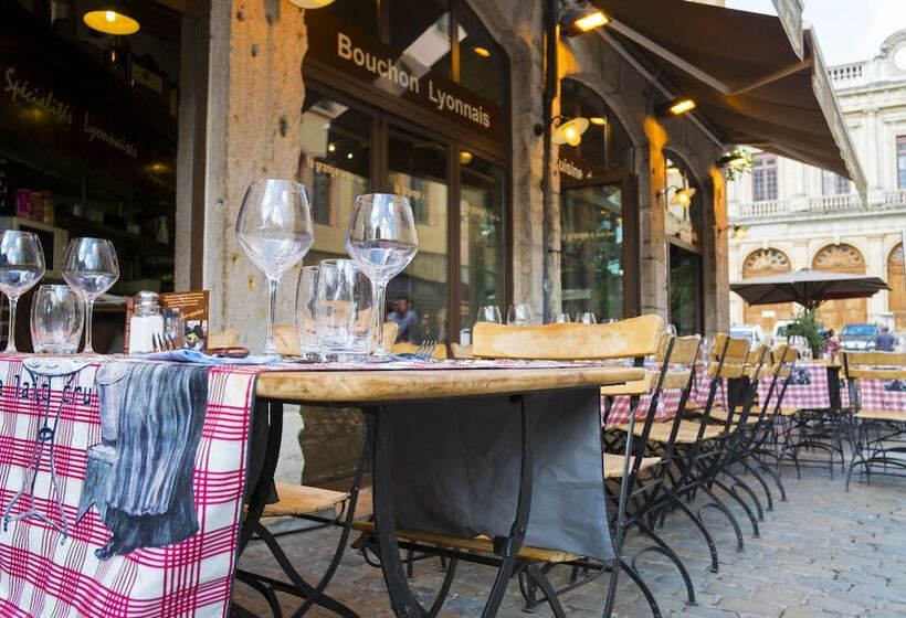 Nemea Appart Hotel So Cloud Lyon Gare Part Dieu