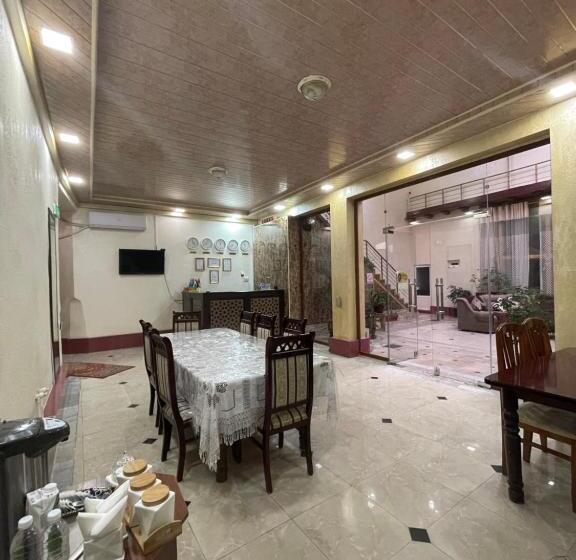 פנסיון Al Mansur