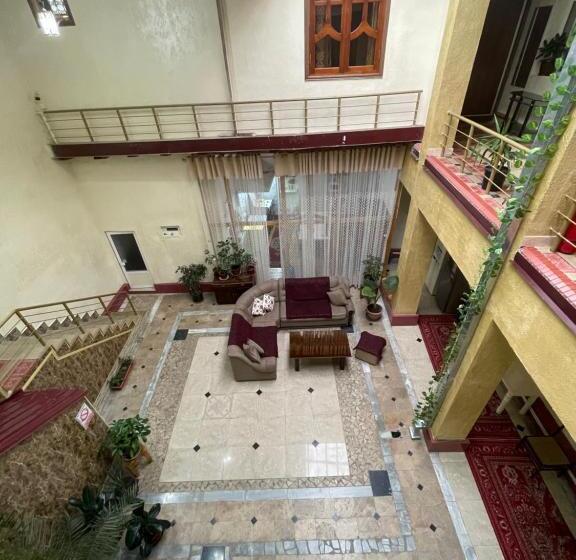 פנסיון Al Mansur