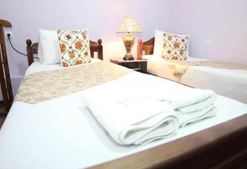 פנסיון Al Mansur