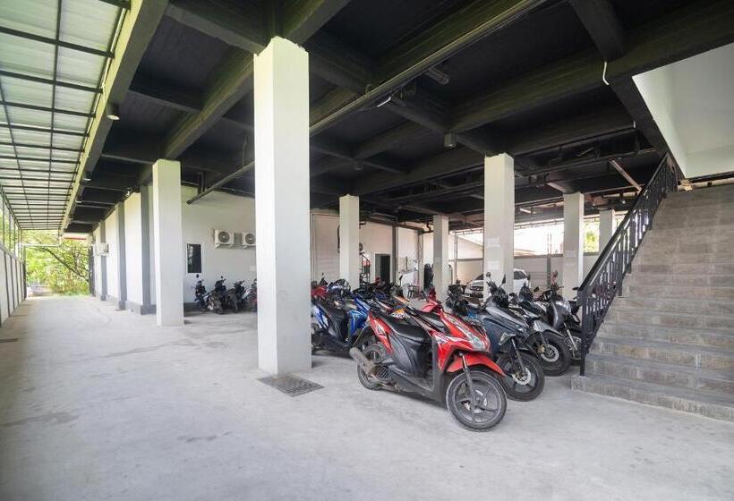 Пансион Cattail Guest House Pontianak