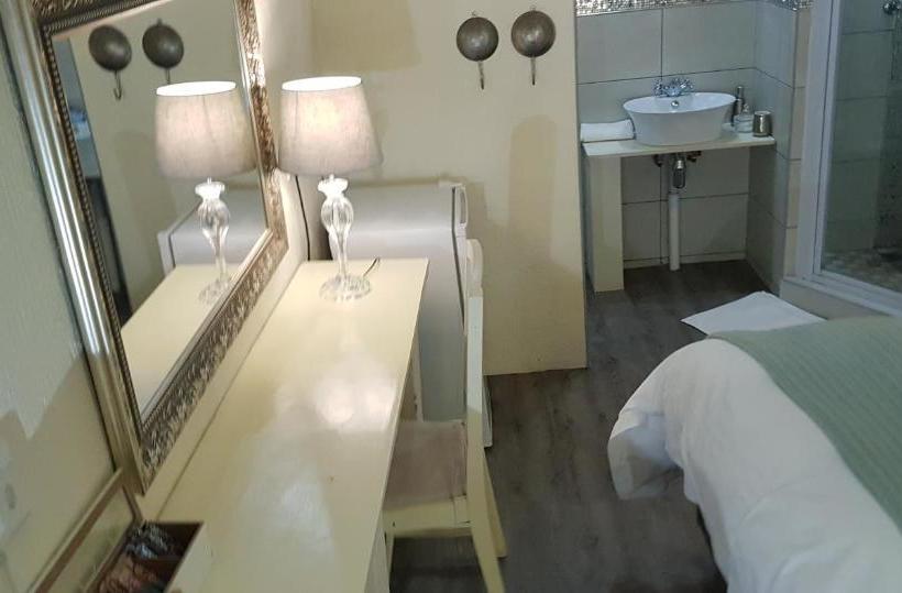 פנסיון Elegant Guesthouse Polokwane