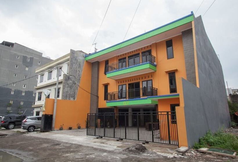 膳宿费 Reddoorz Near Petra University 2