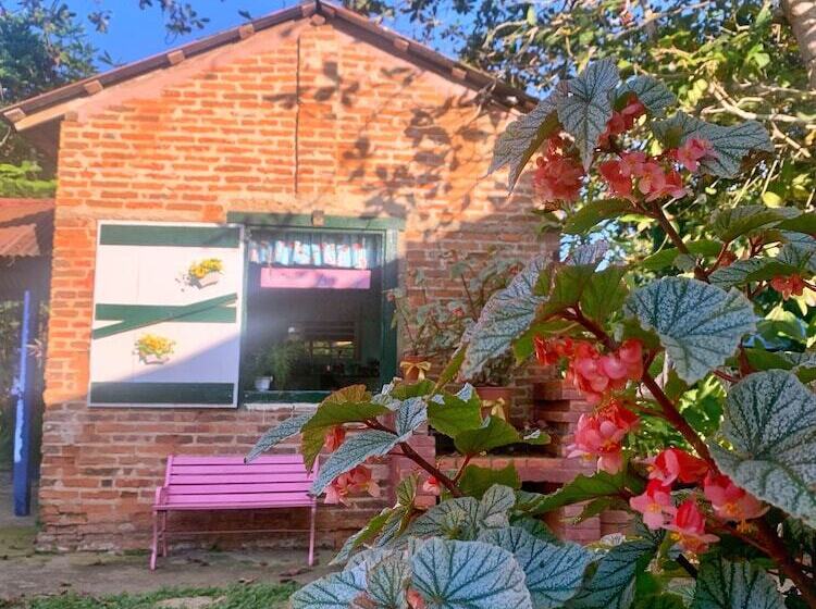 تختخواب و صبحانه Campito Loving