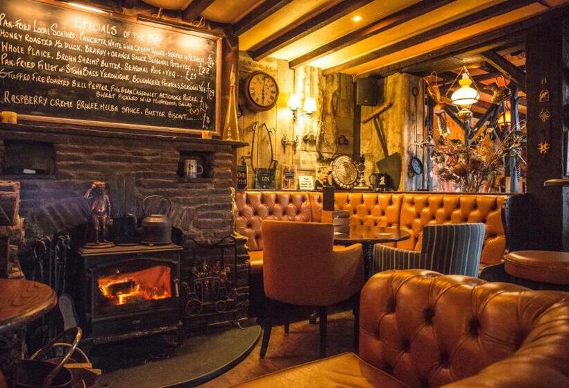 ホテル The Pickwick Inn & Oliver's Restaurant