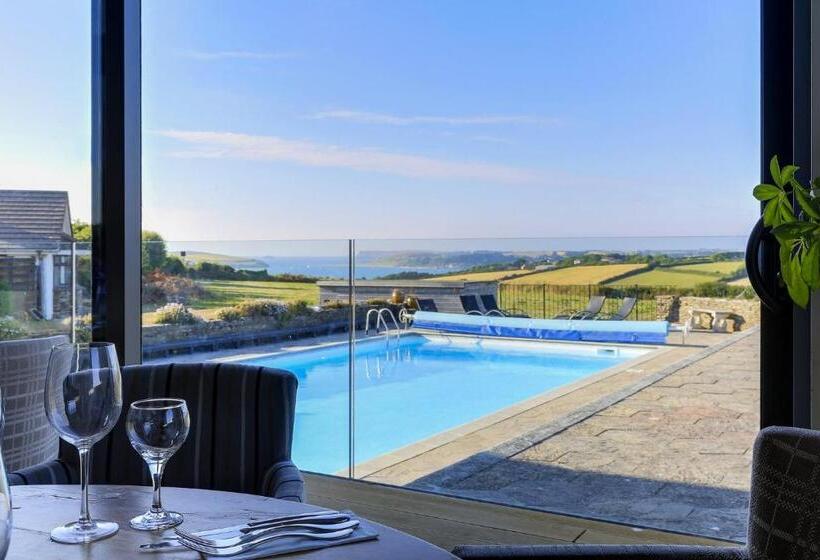 ホテル The Pickwick Inn & Oliver's Restaurant