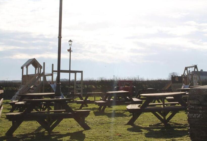 ホテル The Pickwick Inn & Oliver's Restaurant