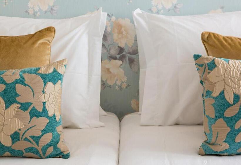 پانسیون Suites Amália Guesthouse Near Rossio Square