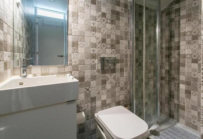 پانسیون Suites Amália Guesthouse Near Rossio Square