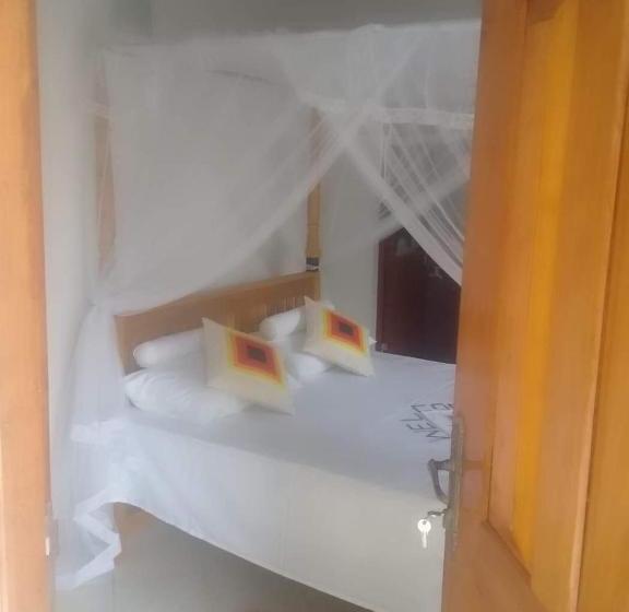 بنسيون Thusitha S Nest