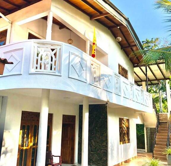 بنسيون Thusitha S Nest