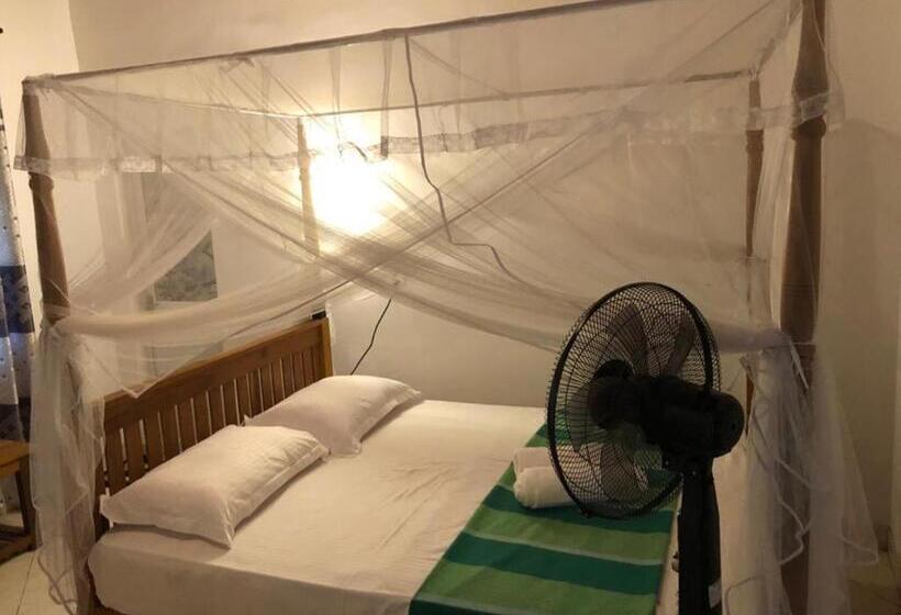 بنسيون Thusitha S Nest