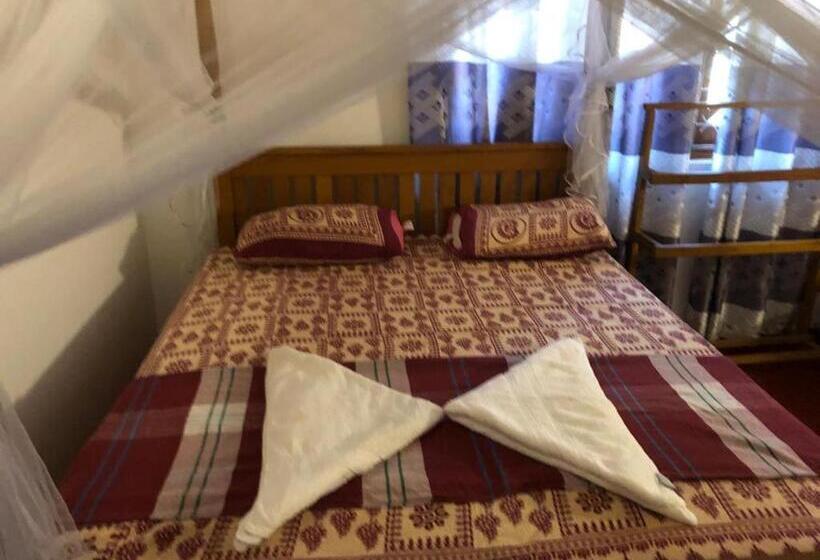 بنسيون Thusitha S Nest