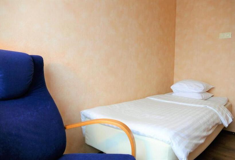 Общежитие Linnanpiha Bed & Breakfast