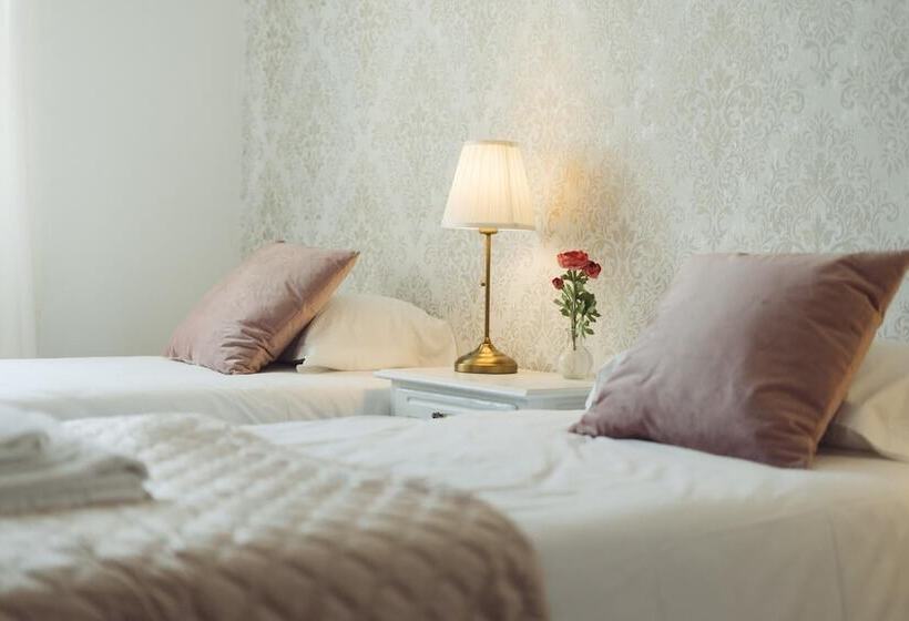 مبيت وإفطار Yey Atouguia Da Baleia